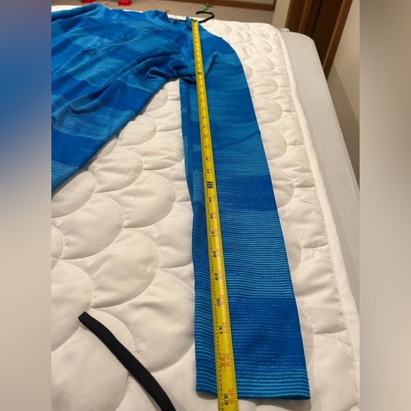 Reebok Women’s Long Sleeve Athletic Quarter-Zip – Size Medium - Picture 6 of 11